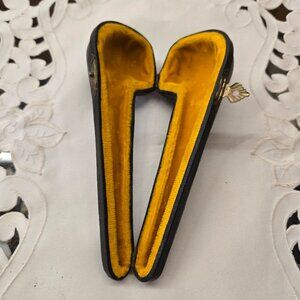 vintage velvet lined pipe case looks like leather sold as is